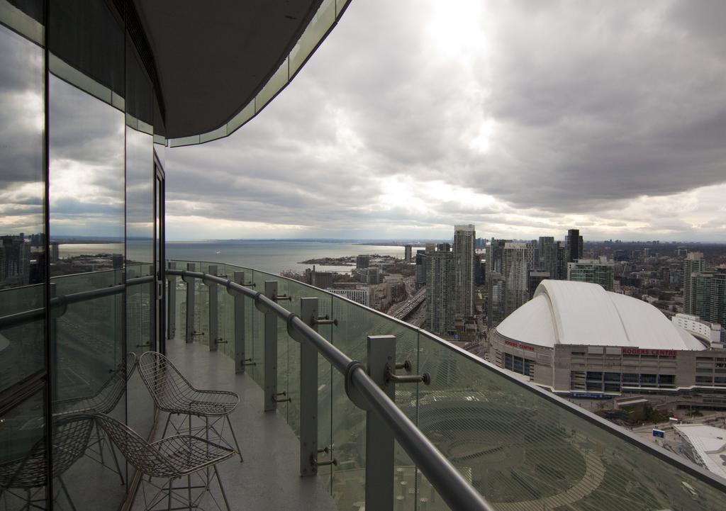 Corporate Suite Toronto Exterior photo